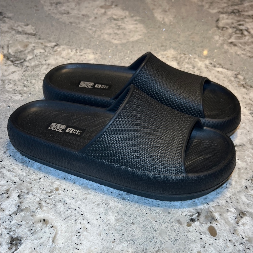 32 Degrees Cloud Slide Black Sandals NEW Size 6-7
